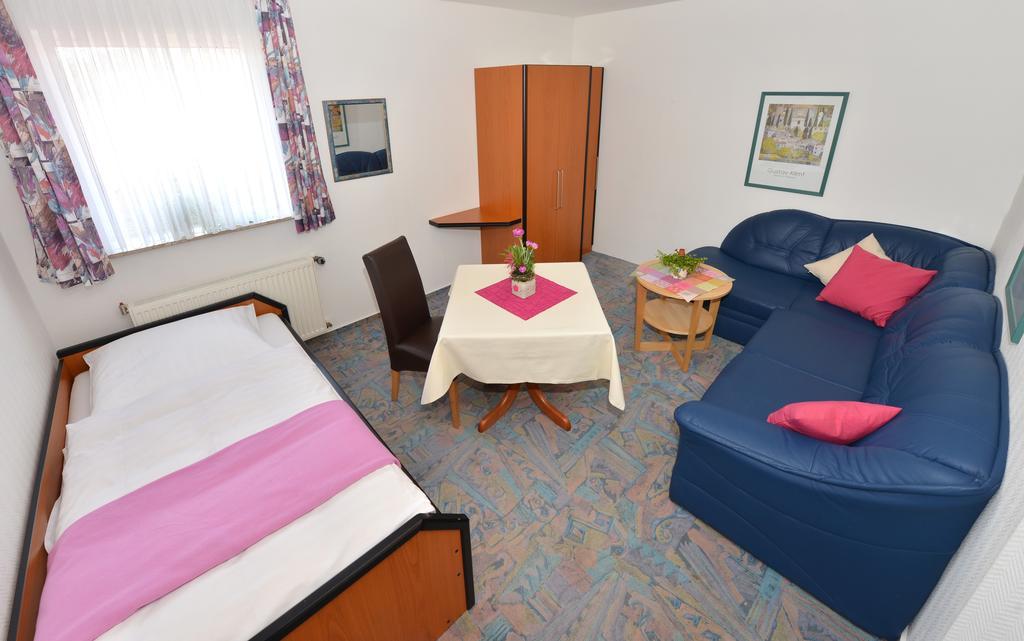 Rhoen-Hotel Sonnenhof - Restaurant & Cafe Poppenhausen Phòng bức ảnh