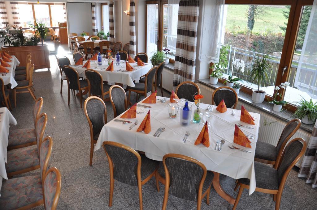 Rhoen-Hotel Sonnenhof - Restaurant & Cafe Poppenhausen Ngoại thất bức ảnh
