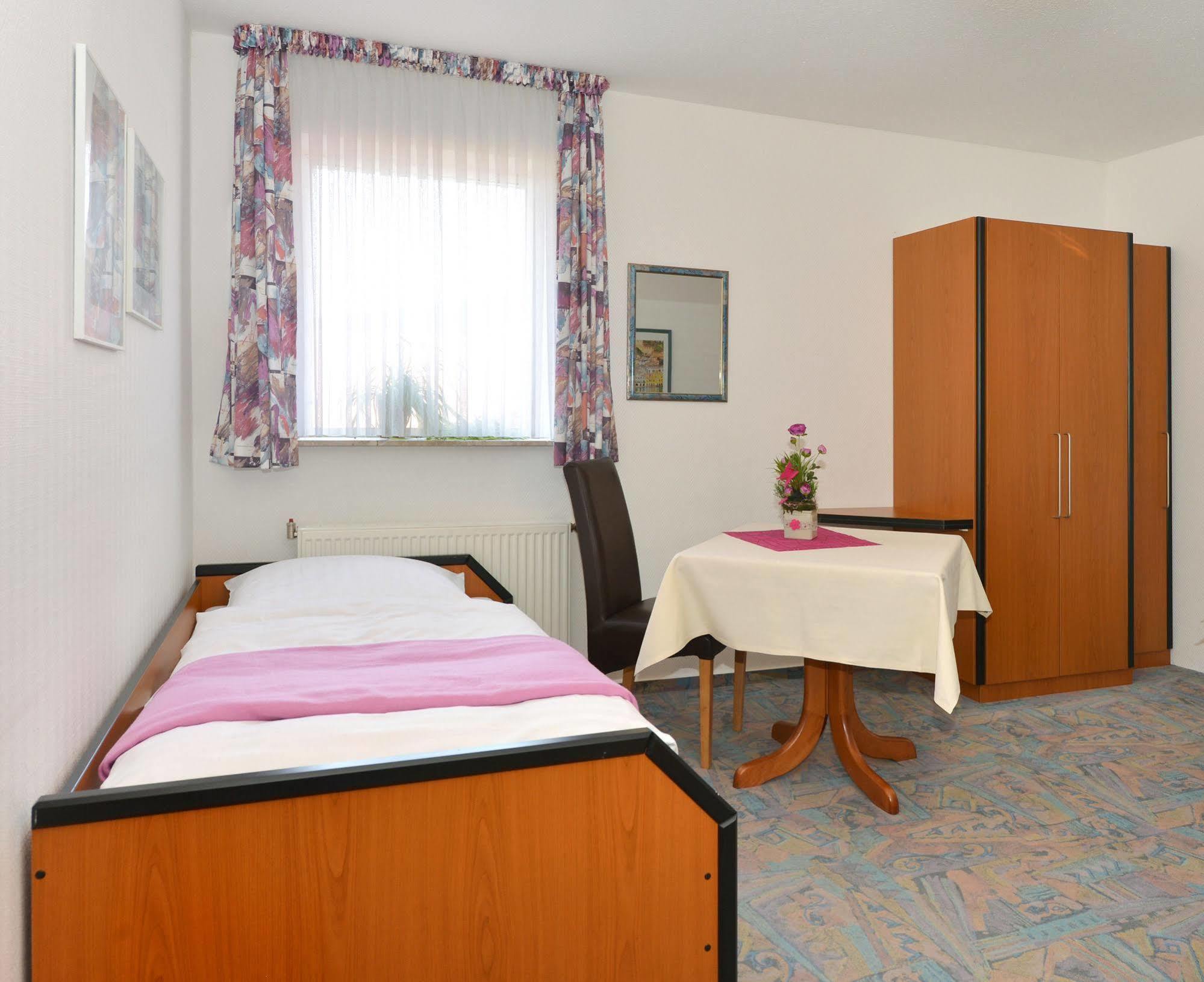 Rhoen-Hotel Sonnenhof - Restaurant & Cafe Poppenhausen Ngoại thất bức ảnh