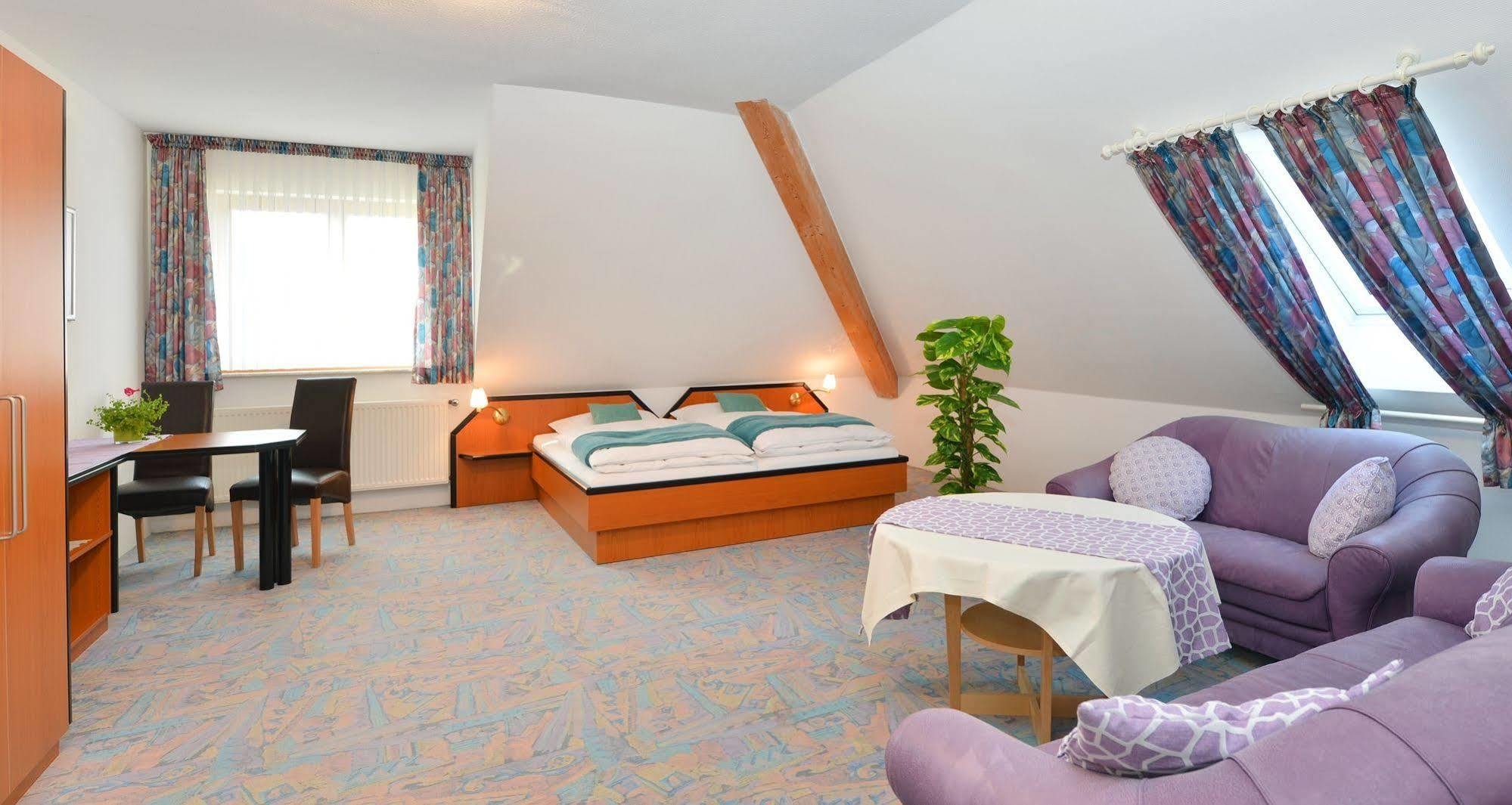 Rhoen-Hotel Sonnenhof - Restaurant & Cafe Poppenhausen Ngoại thất bức ảnh