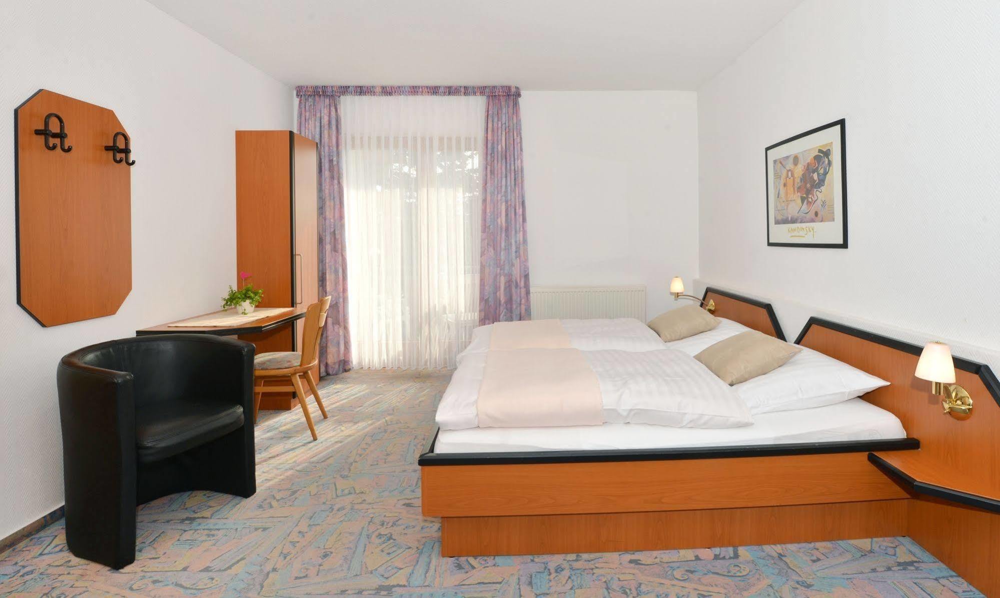 Rhoen-Hotel Sonnenhof - Restaurant & Cafe Poppenhausen Ngoại thất bức ảnh
